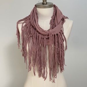 Mauve fringe knit scarf